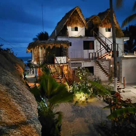 Casa Mate Beachfront Houses El Cuyo Exteriör bild